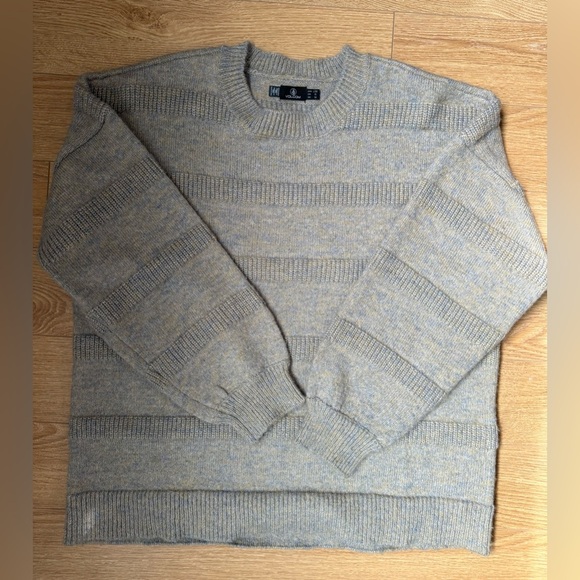 Volcom Sweaters - VOLCOM beige and blue Sweater